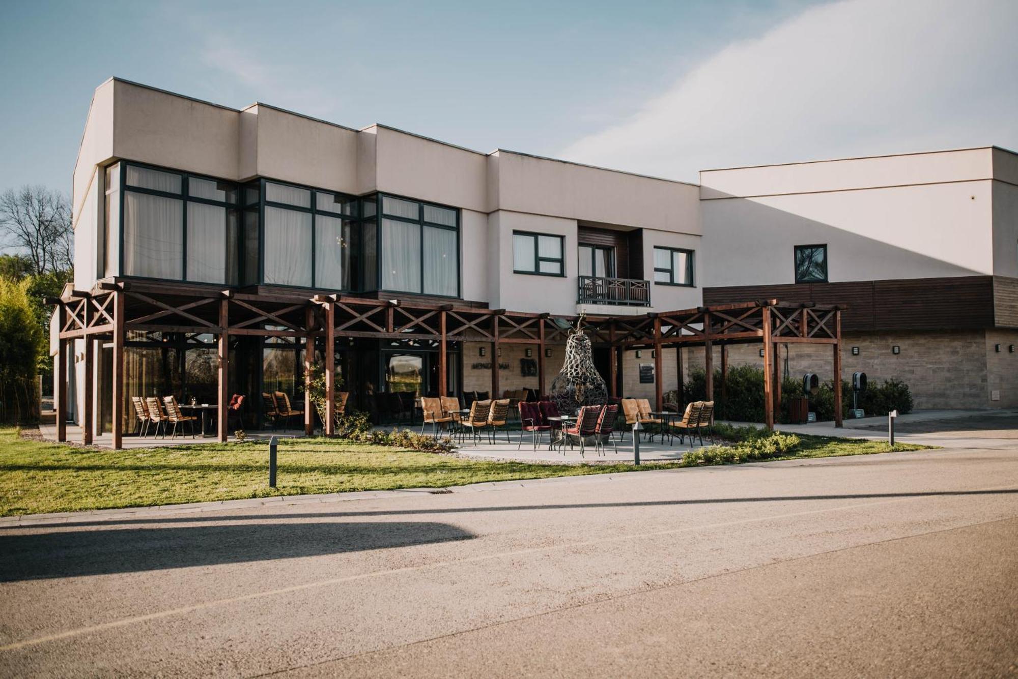 Hotel & Distillery Monogram Gradac  Экстерьер фото